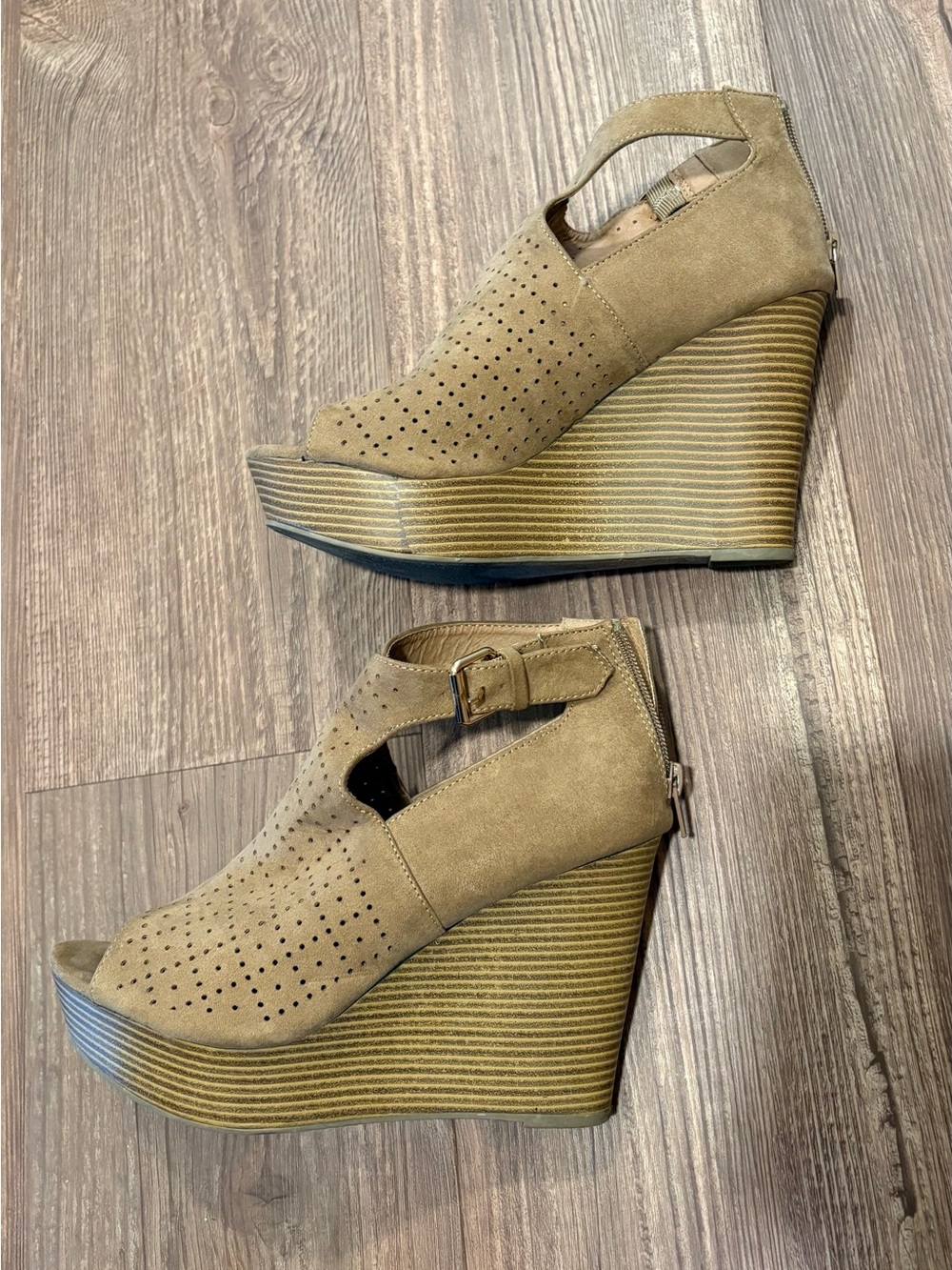 Women's Suede Wedge Sandals - Tan
